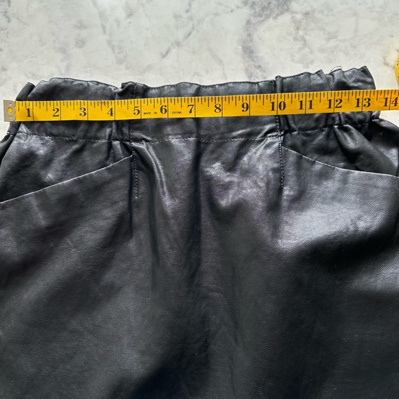 Zara Faux leather mini skirt with pockets. Size small. Like new - Picture 2 of 5